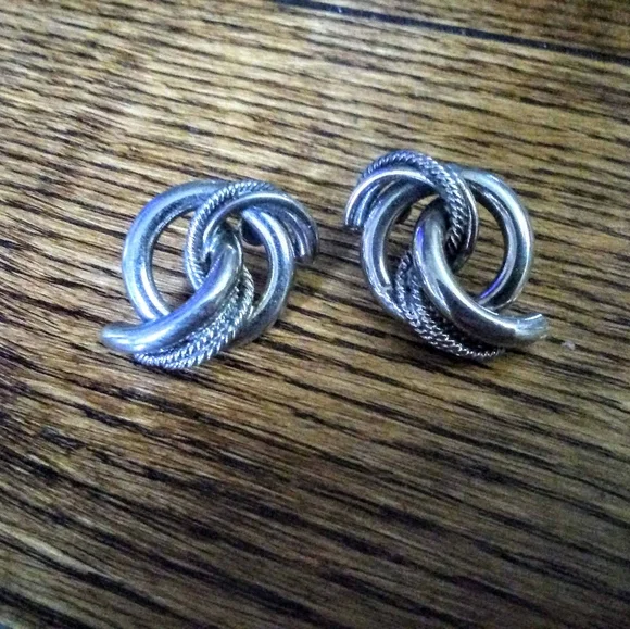 **Vintage Silver Knotted Post Earrings - Picture 3 of 8